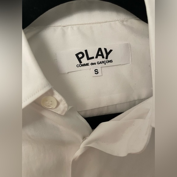 COMME DES GARÇONS PLAY
White & Red Heart Patch Shirt - Picture 8 of 9